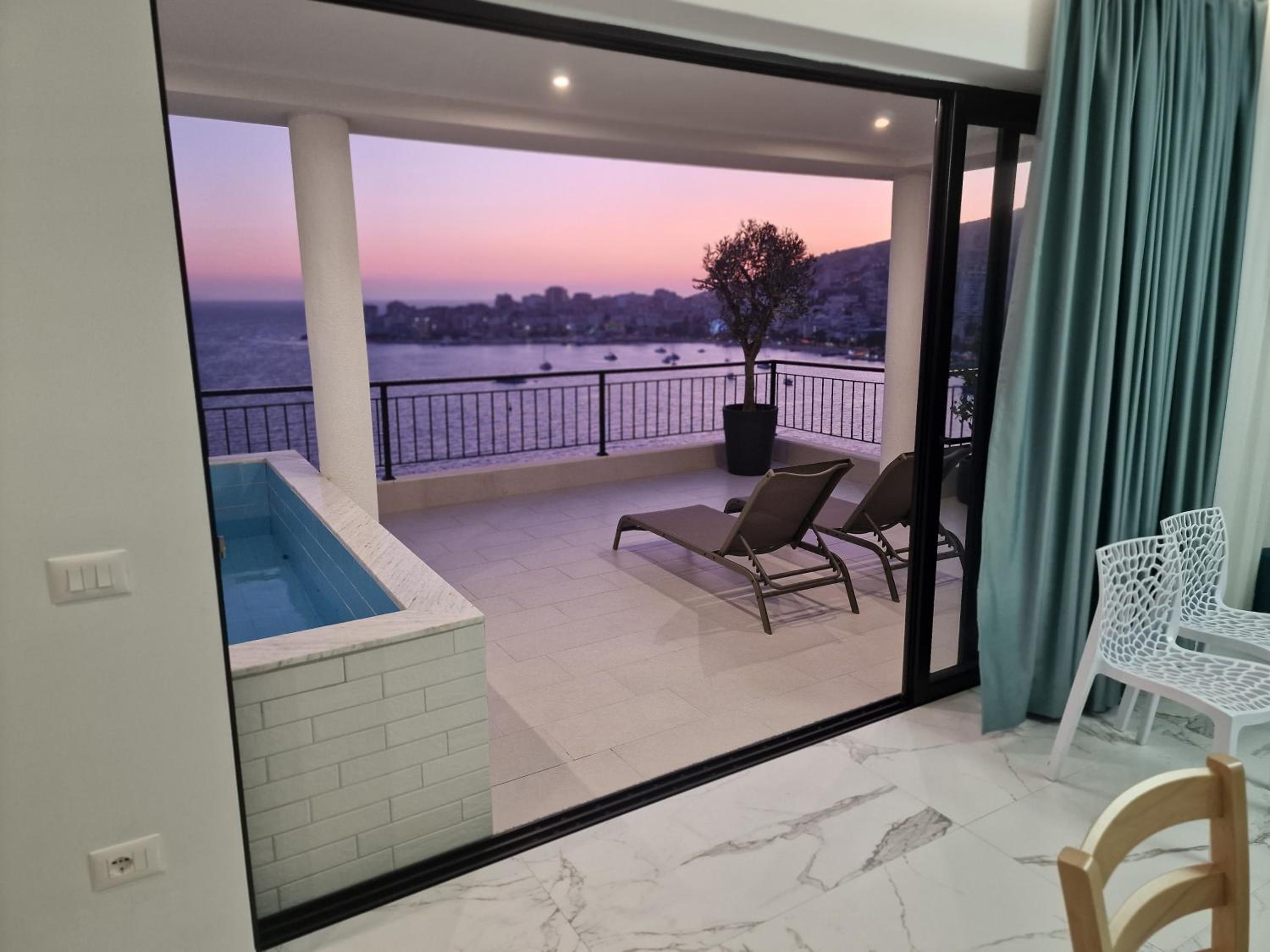 Joanna Suites