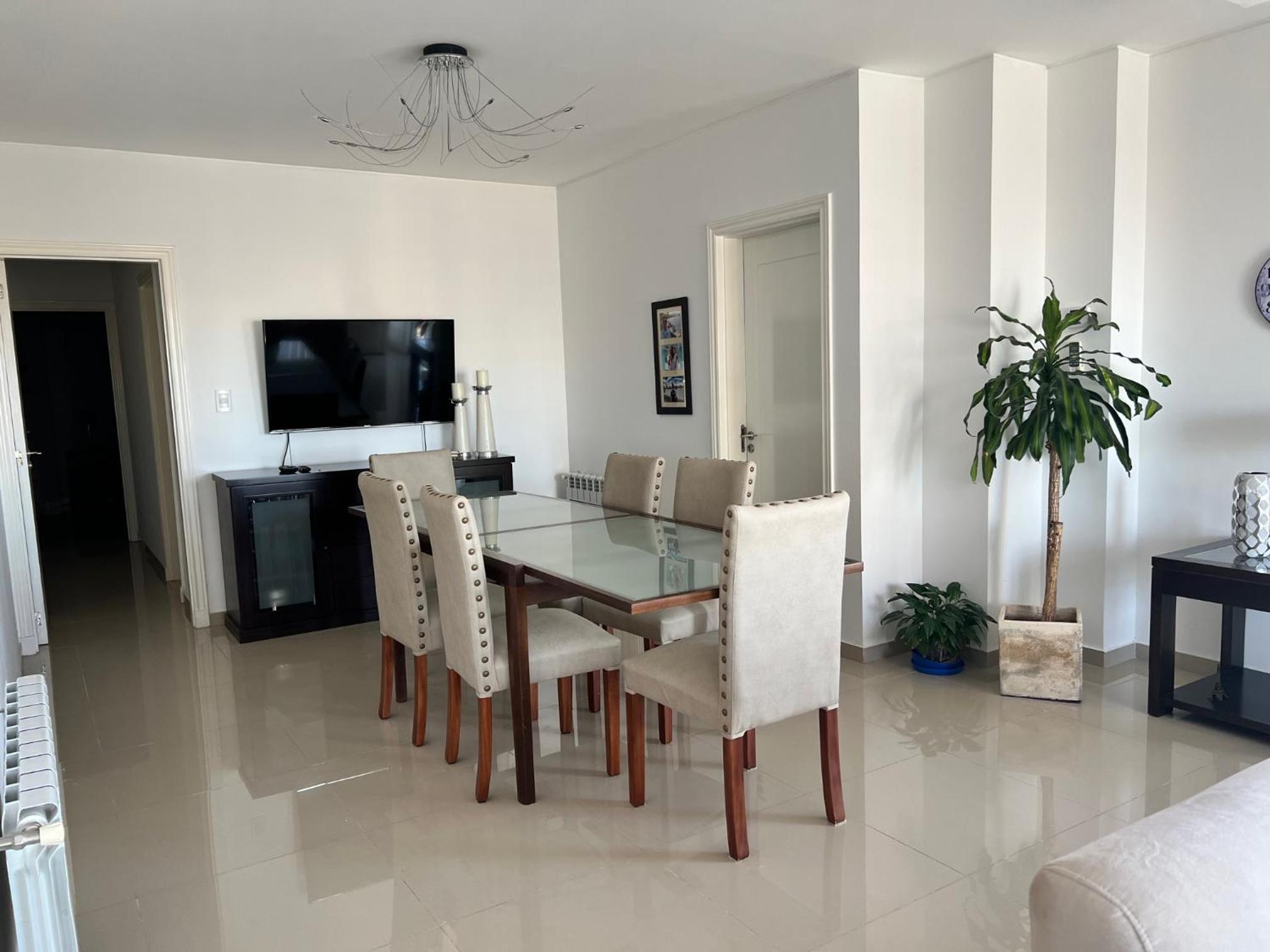 Departamento amplio y muy iluminado en 9 piso, con piscina