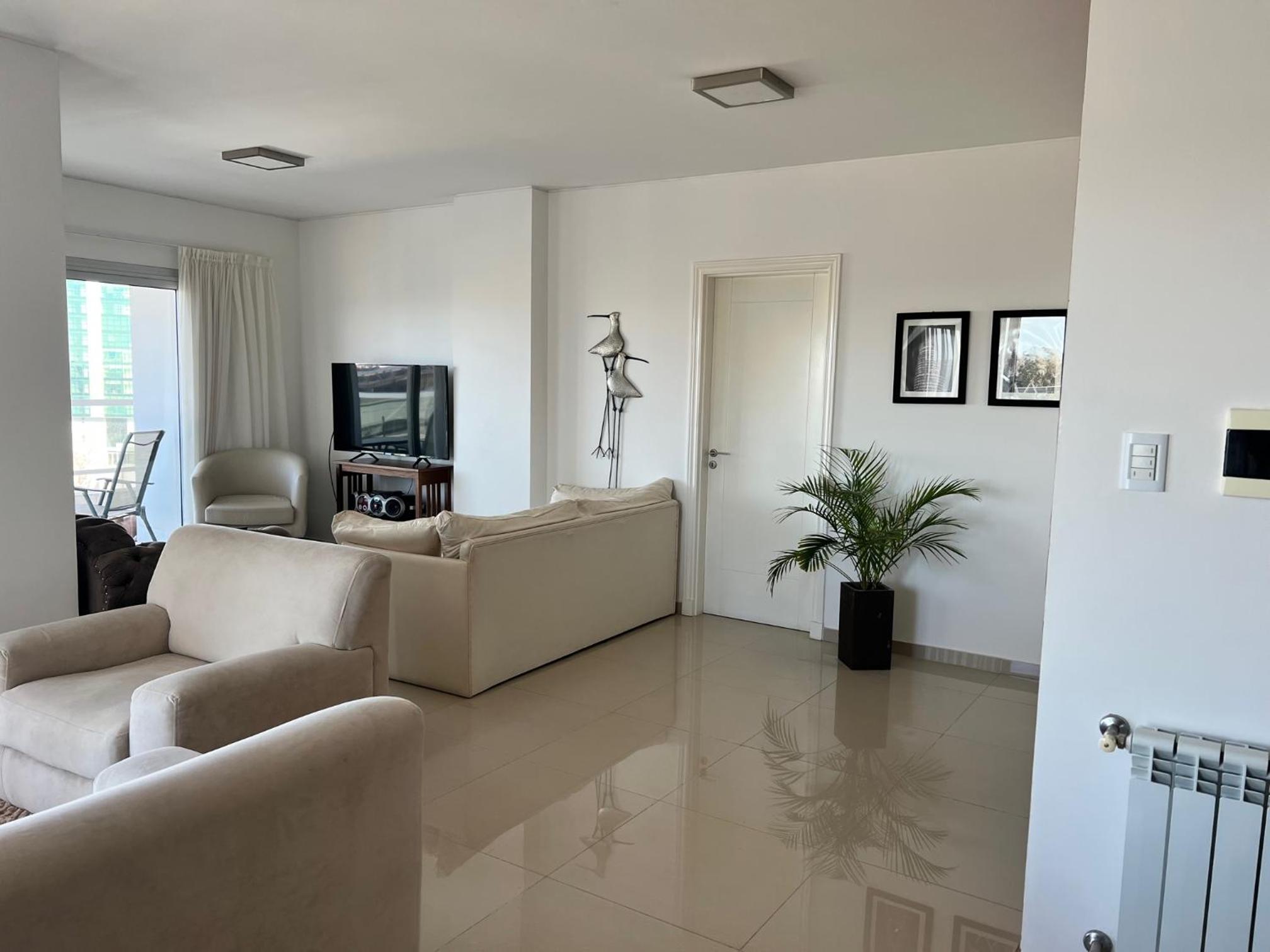 Departamento amplio y muy iluminado en 9 piso, con piscina