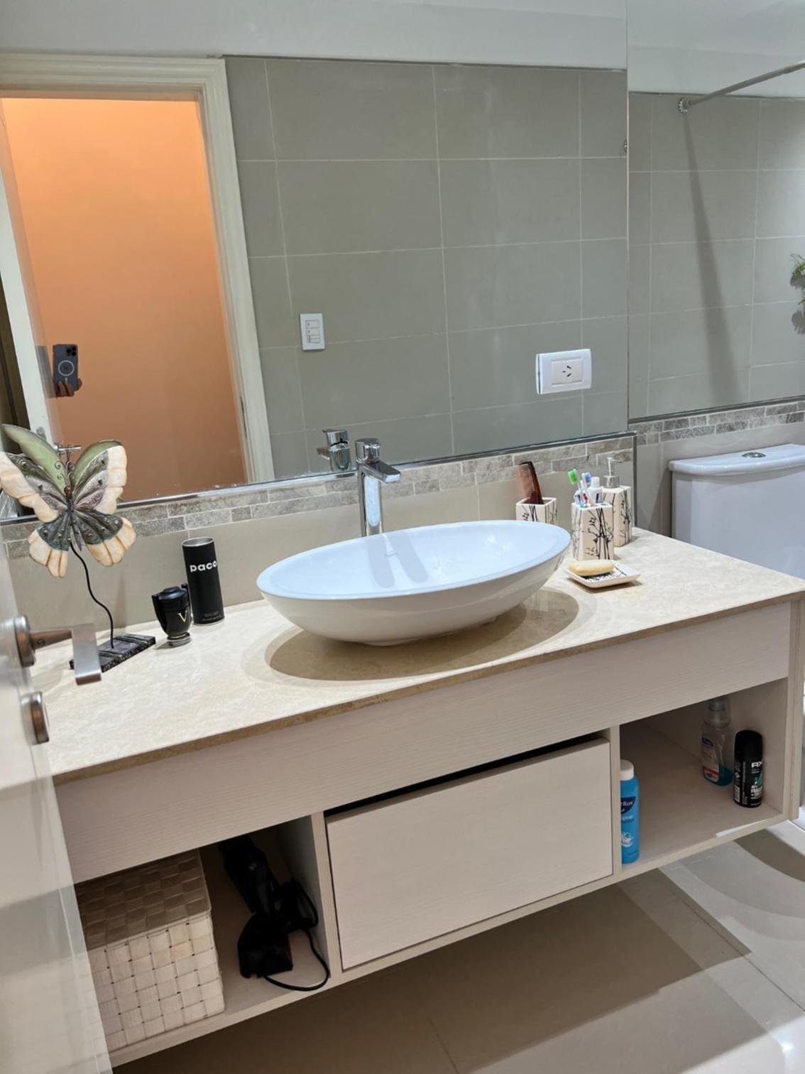 Departamento amplio y muy iluminado en 9 piso, con piscina