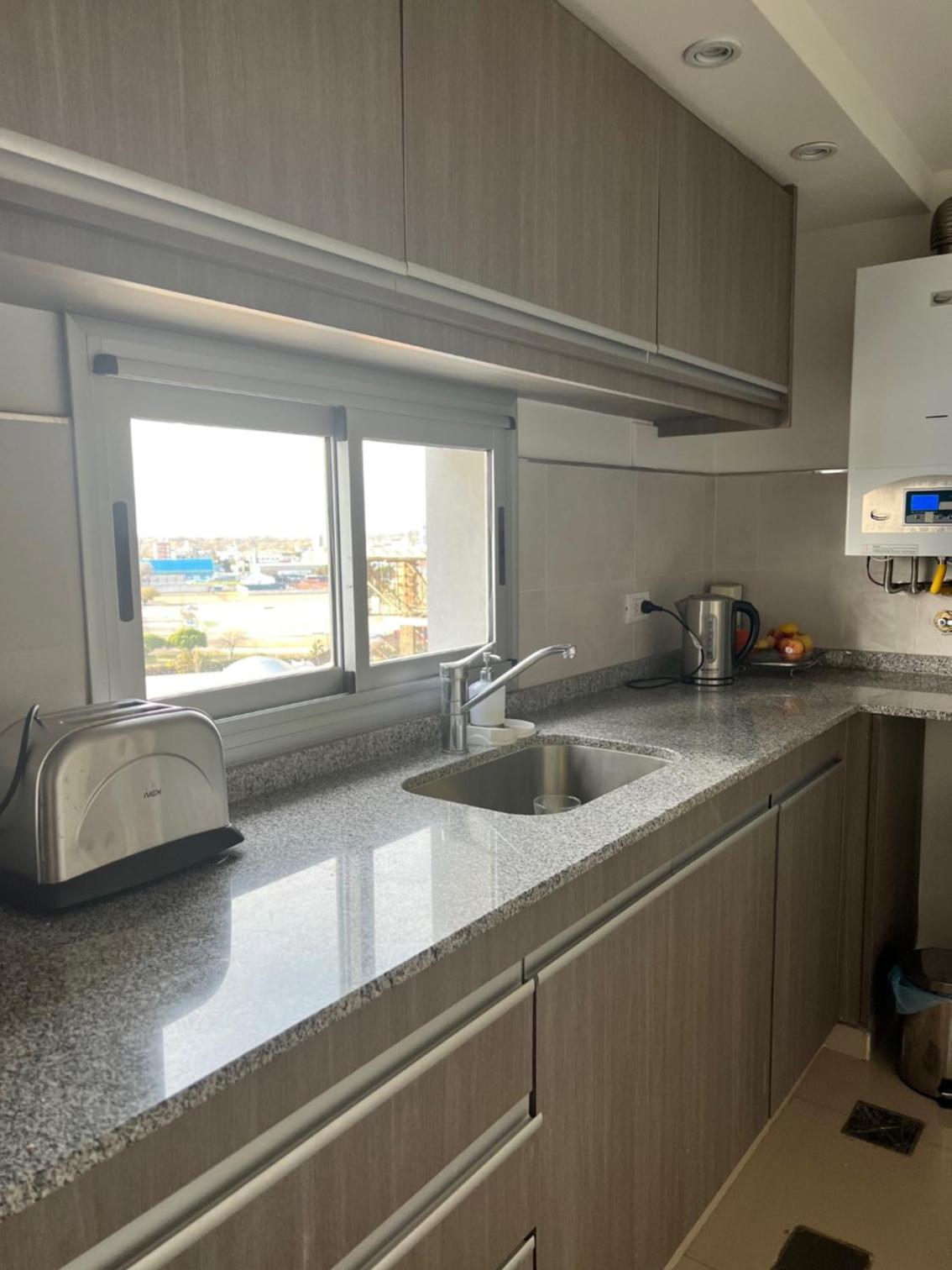 Departamento amplio y muy iluminado en 9 piso, con piscina
