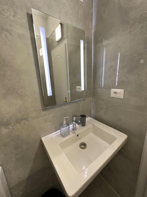 Bejart Apartment 4