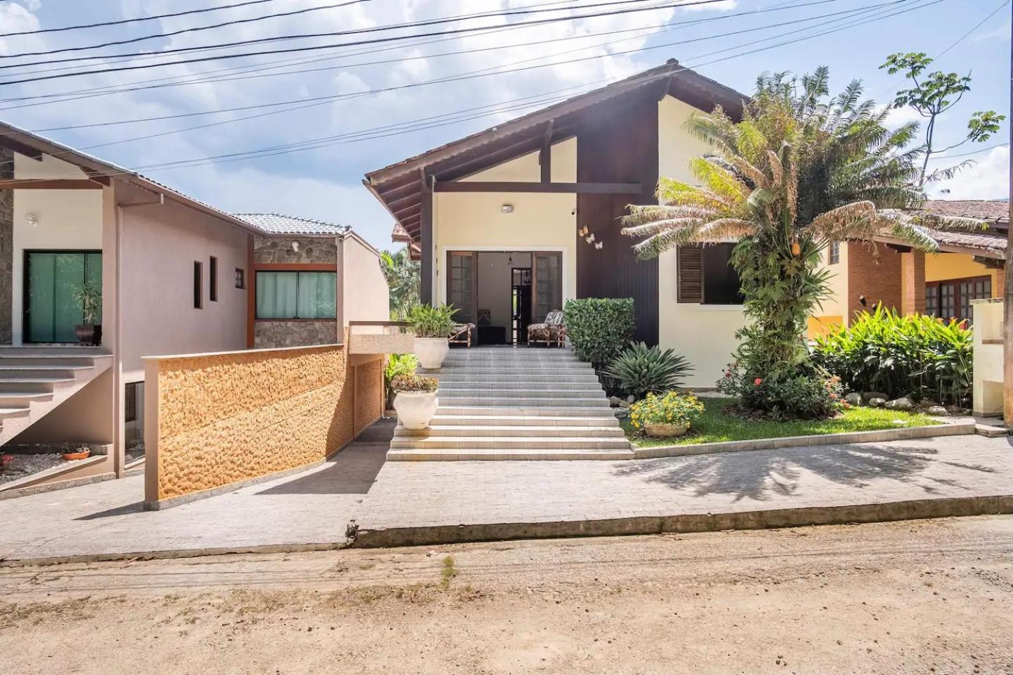 Casa em condominio Caraguatatuba