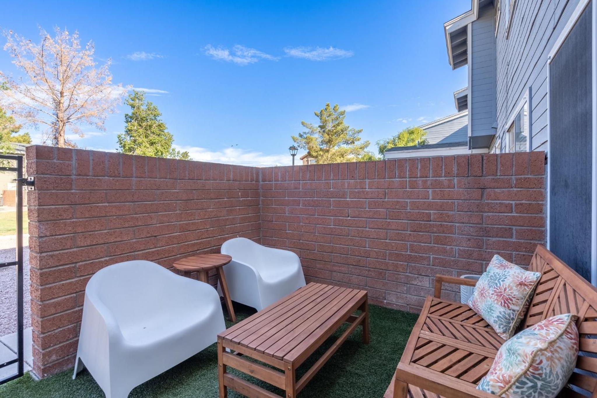 Hotel Fun2b1.5ba-central Mesa-community Pool/spa