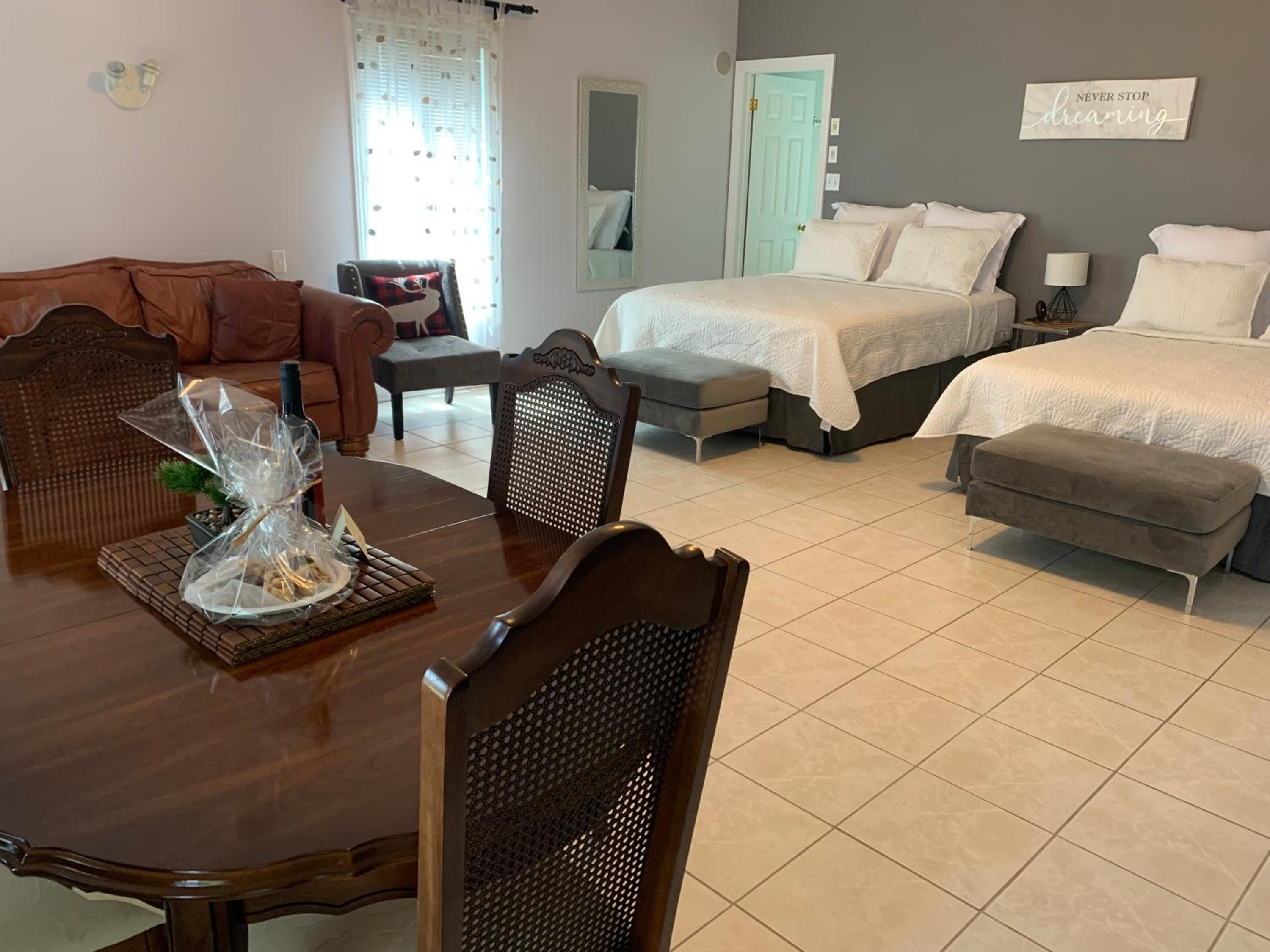 Q Estate Guest Suite heated indoor pool