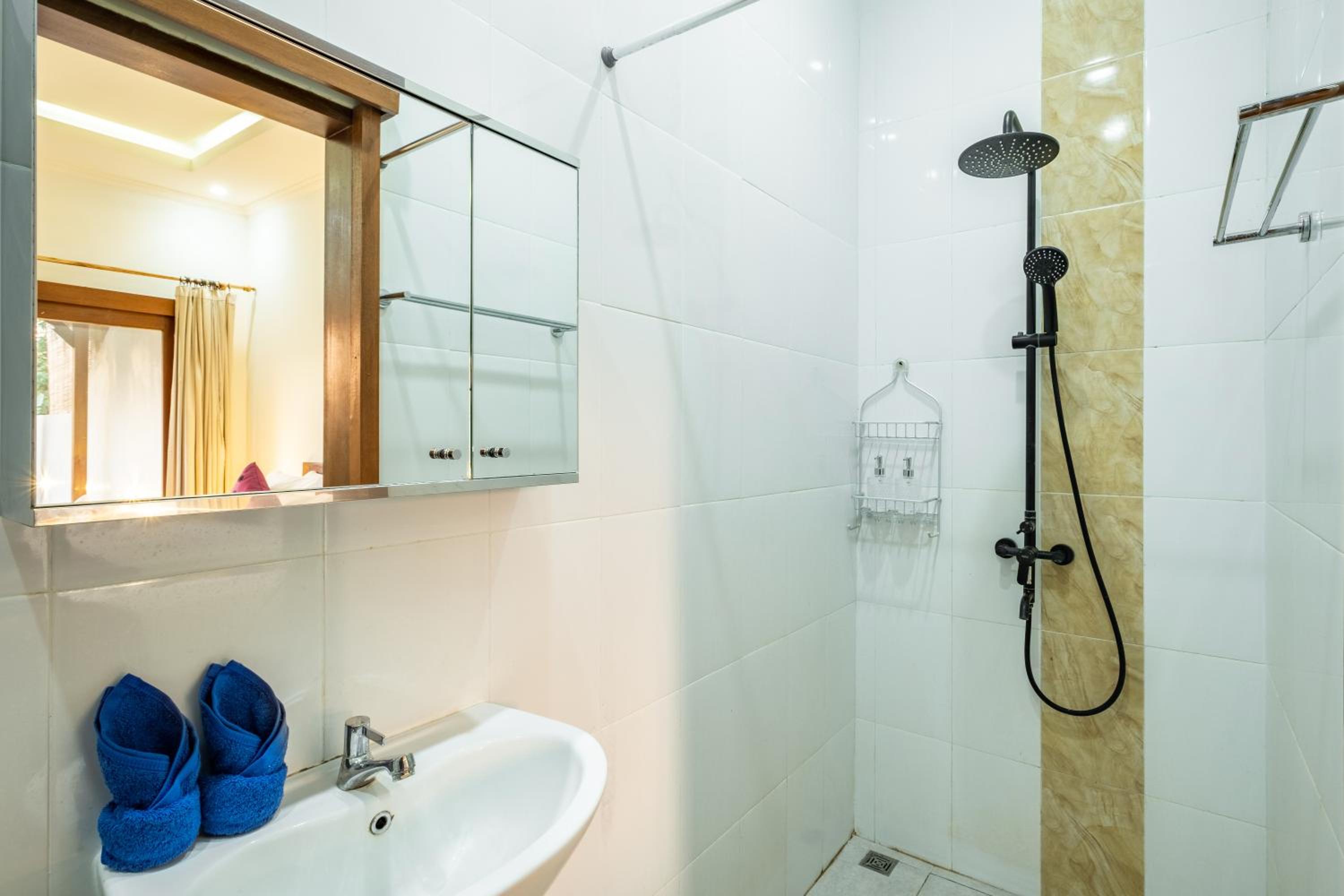 Erna Villa view 2