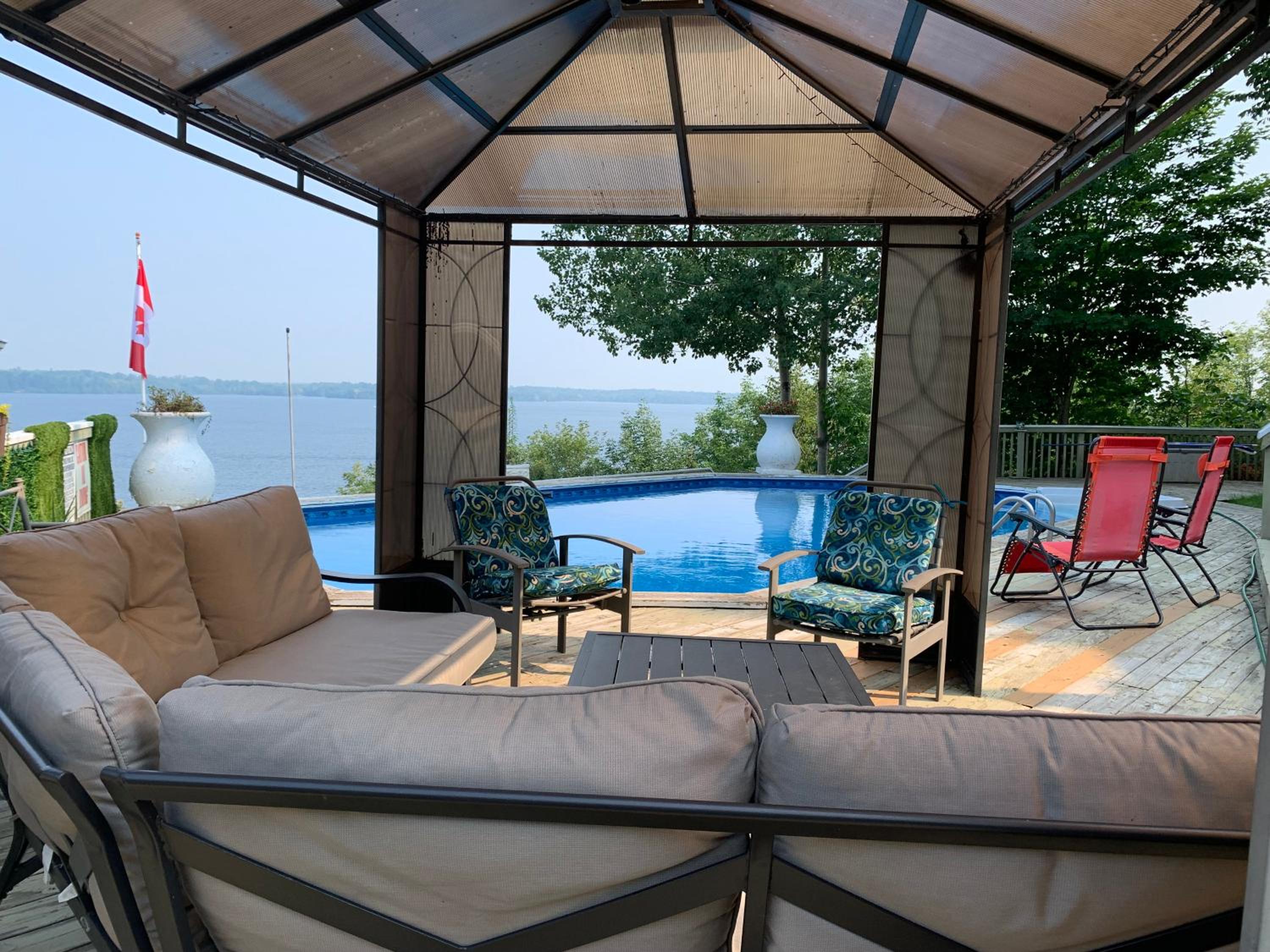 Q Estate Pool cottage