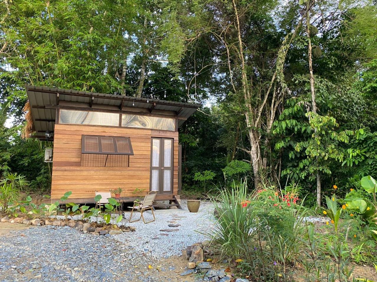 Kebun Lisdtari Farmstay The Kabin photo 1