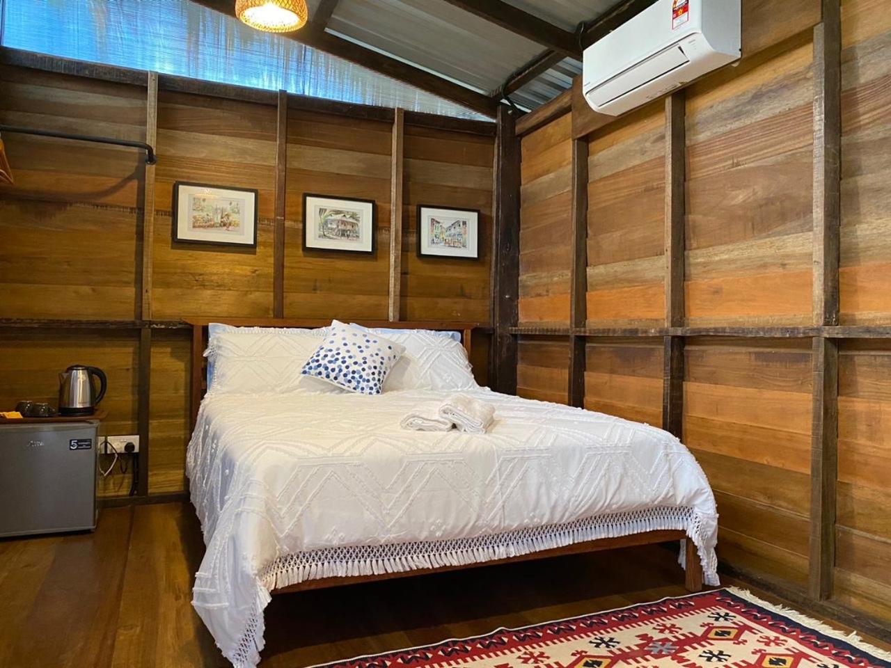 Kebun Lisdtari Farmstay The Kabin photo 4