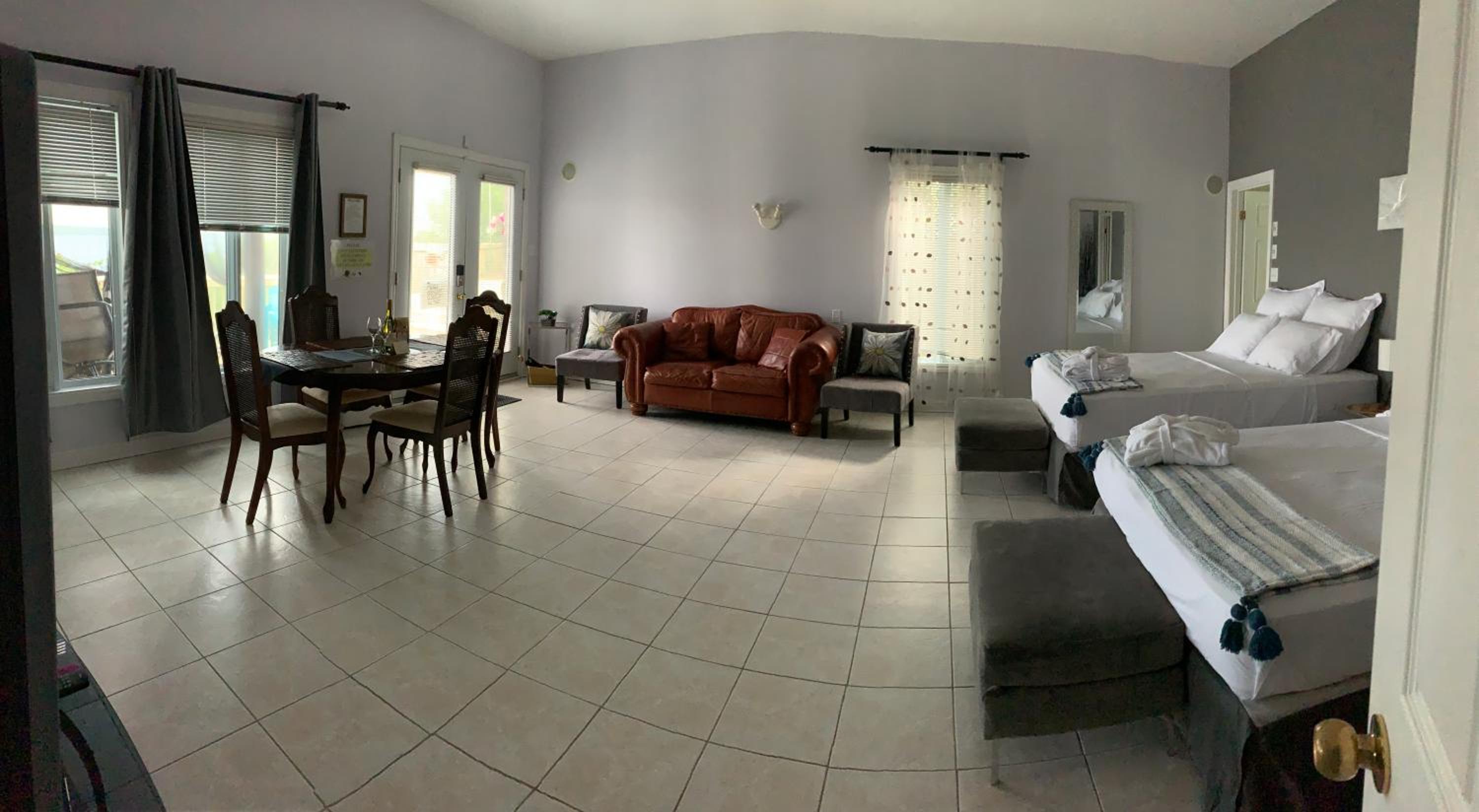 Q Estate Guest Suite heated indoor pool