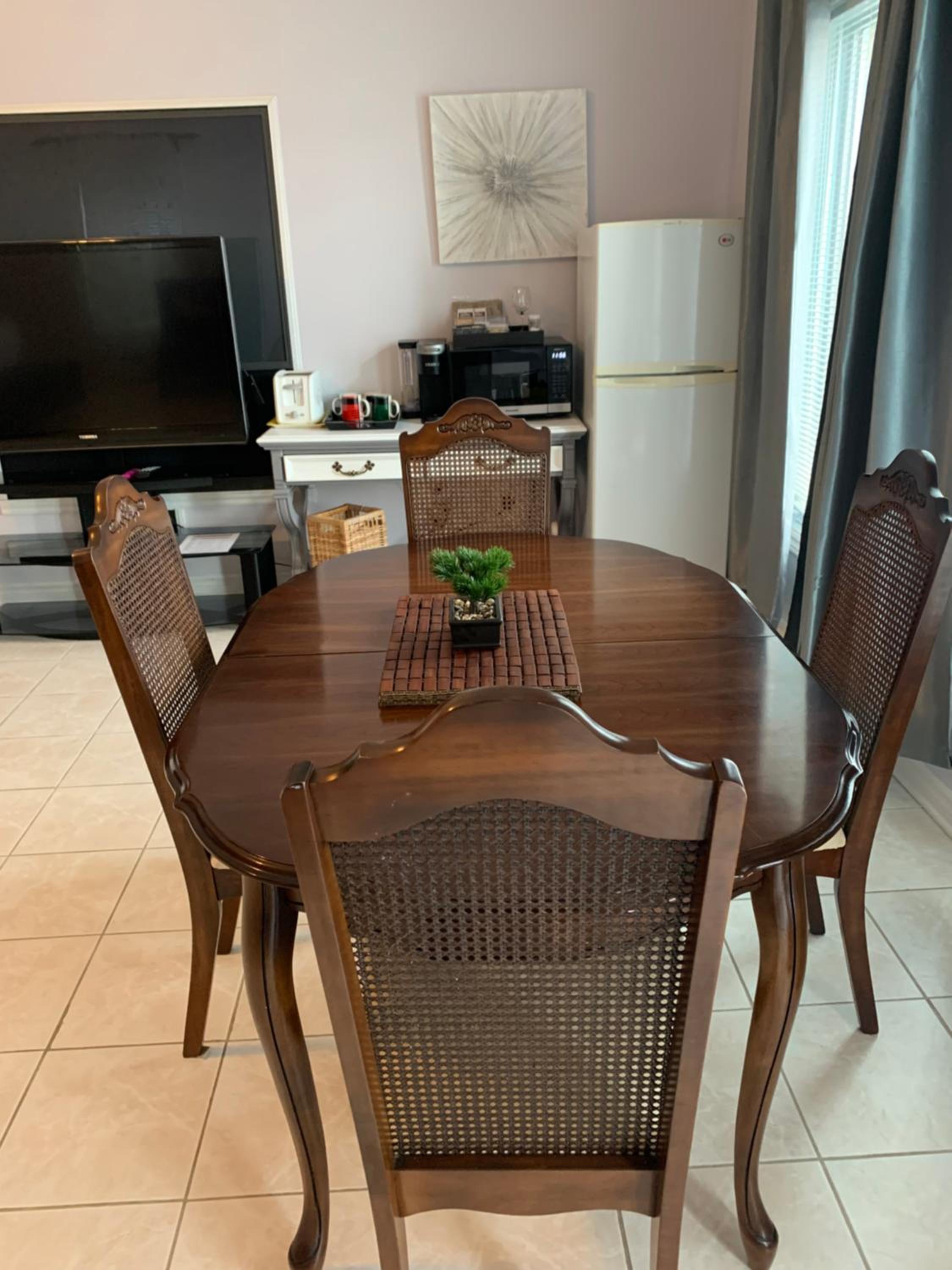 Q Estate Guest Suite heated indoor pool
