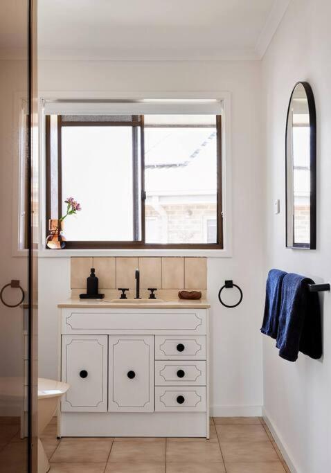 Beachside Retro Retreat Portarlington