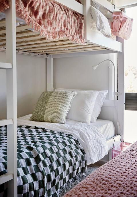 Beachside Retro Retreat Portarlington