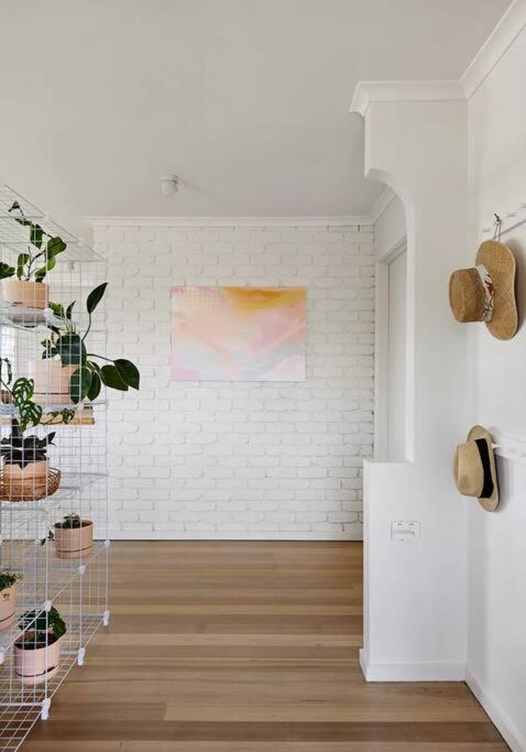 Beachside Retro Retreat Portarlington