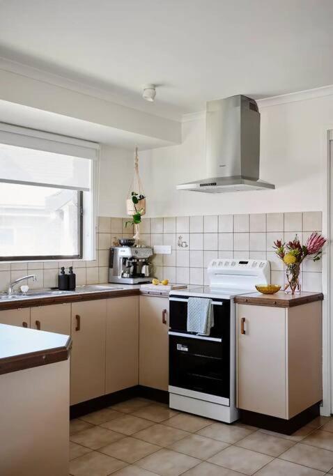 Beachside Retro Retreat Portarlington