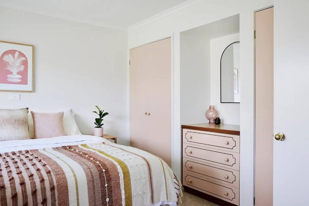 Beachside Retro Retreat Portarlington