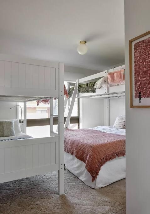 Beachside Retro Retreat Portarlington