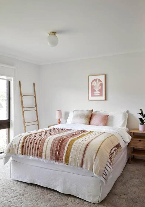 Beachside Retro Retreat Portarlington