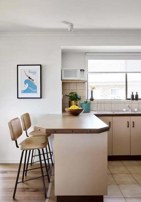 Beachside Retro Retreat Portarlington