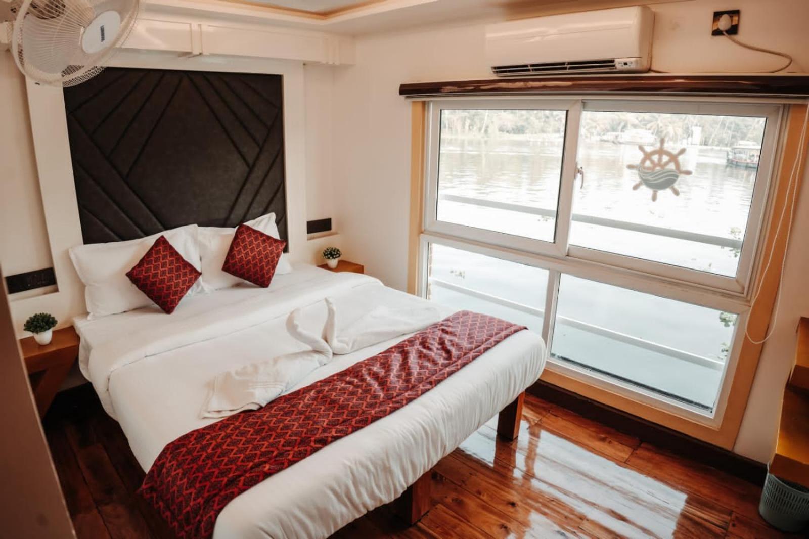 Royal Houseboats