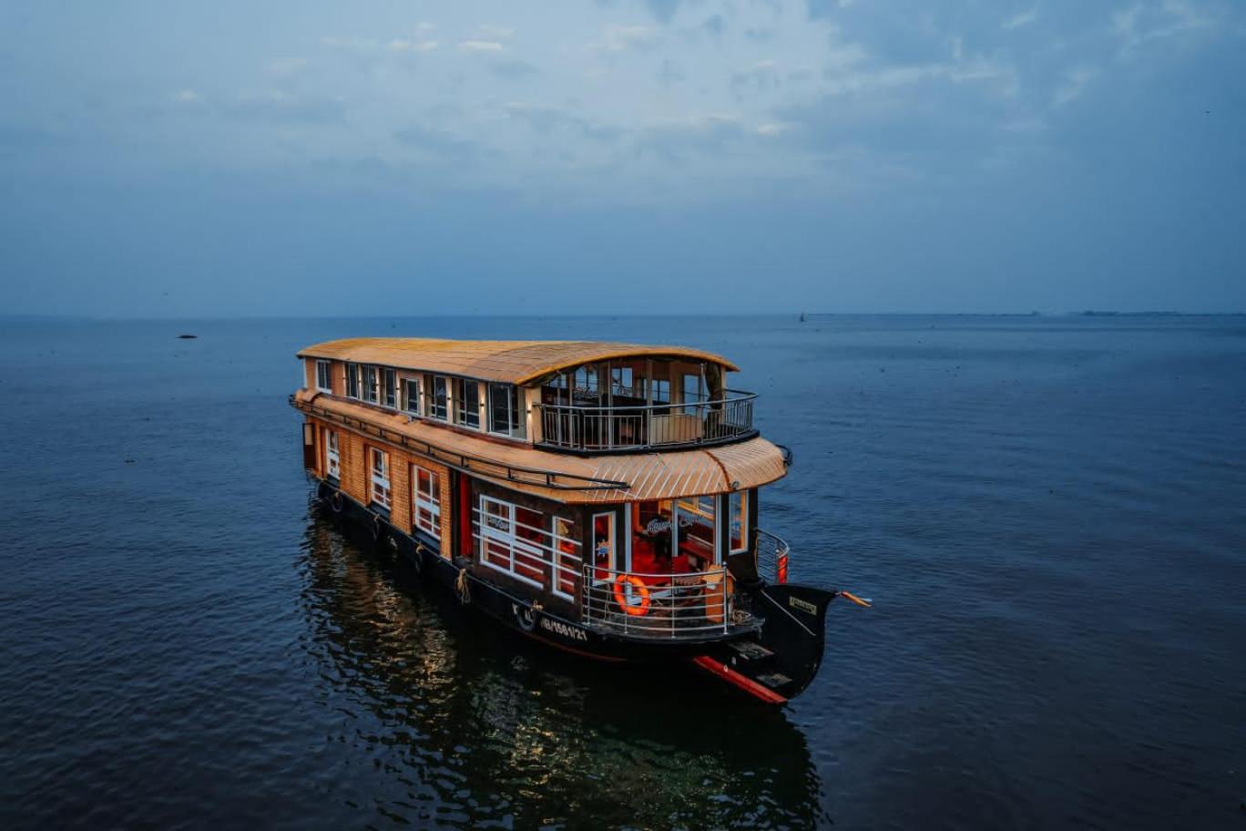Royal Houseboats