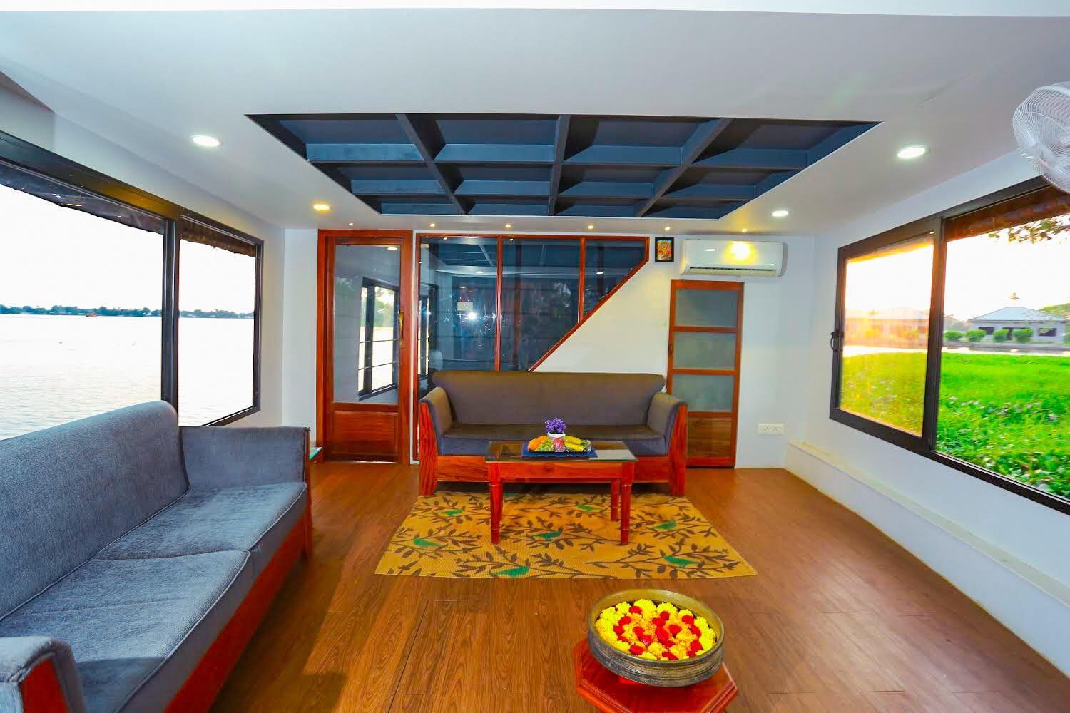 Royal Houseboats