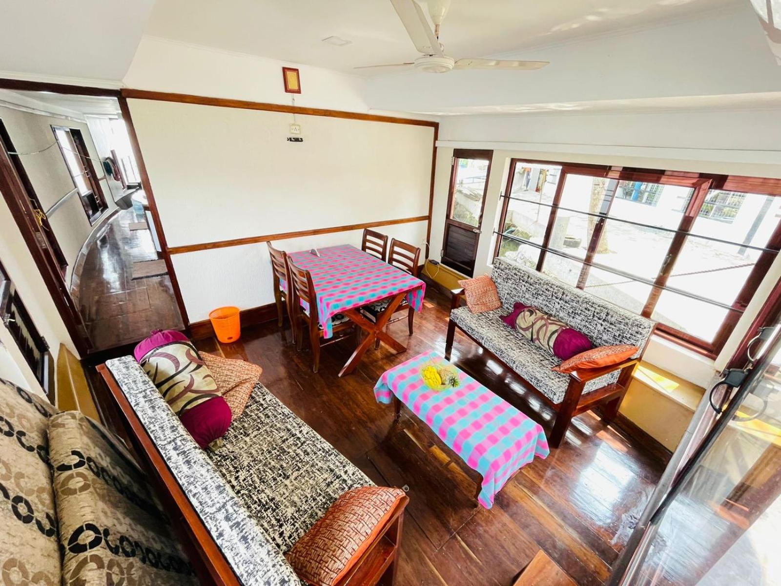 Royal Houseboats