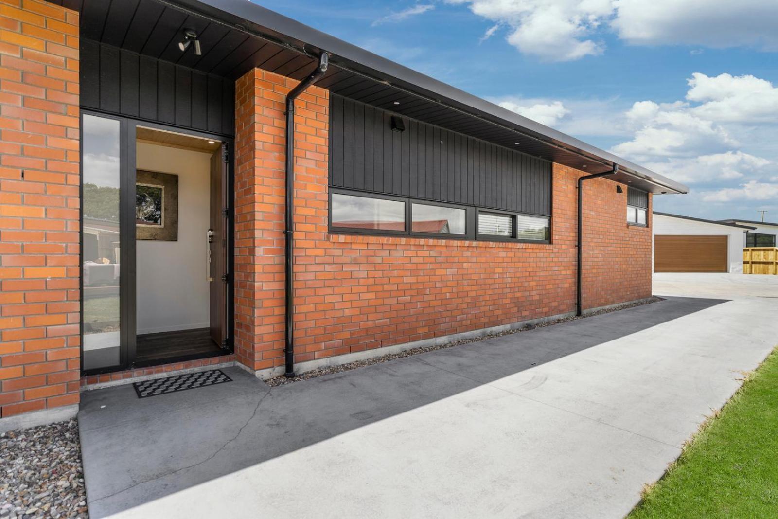 Custom designed holiday home, next to Cycleway. view 4
