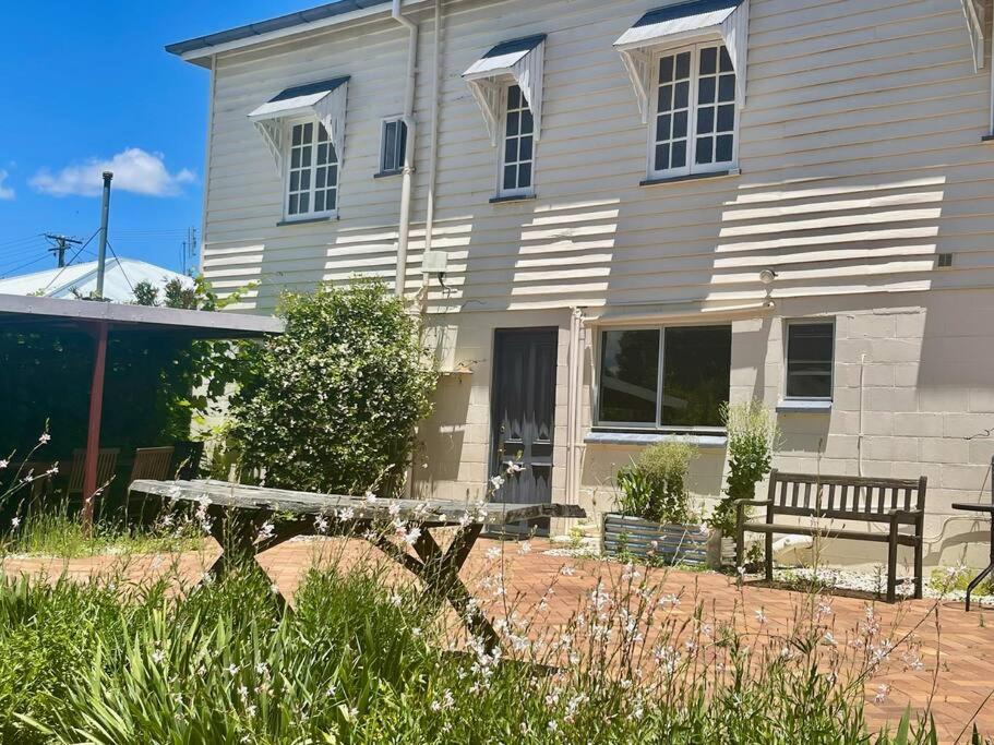 MAGNOLIA HOUSE ON THE CREEK - STANTHORPE