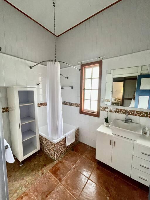 MAGNOLIA HOUSE ON THE CREEK - STANTHORPE