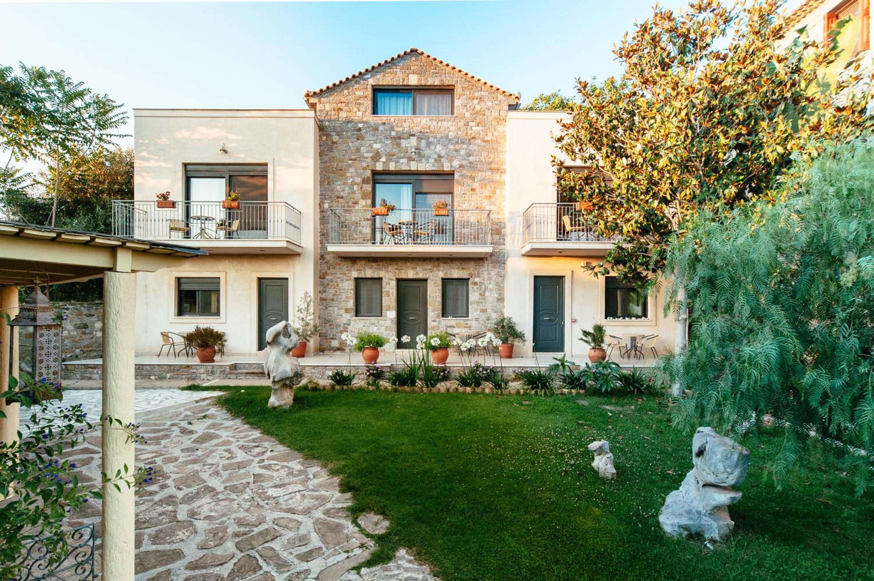 Hotel Mylos Apartments - Image 1