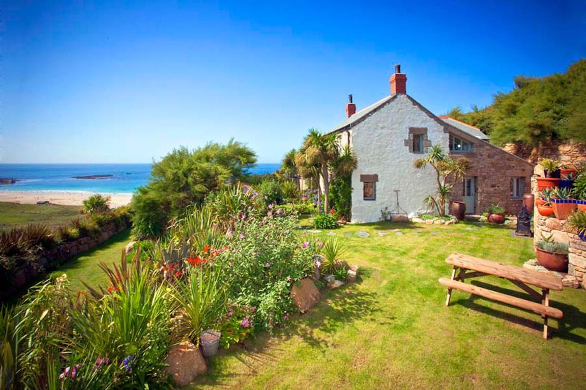 Tresillian Beach House Sea-views Large Gardens view 2