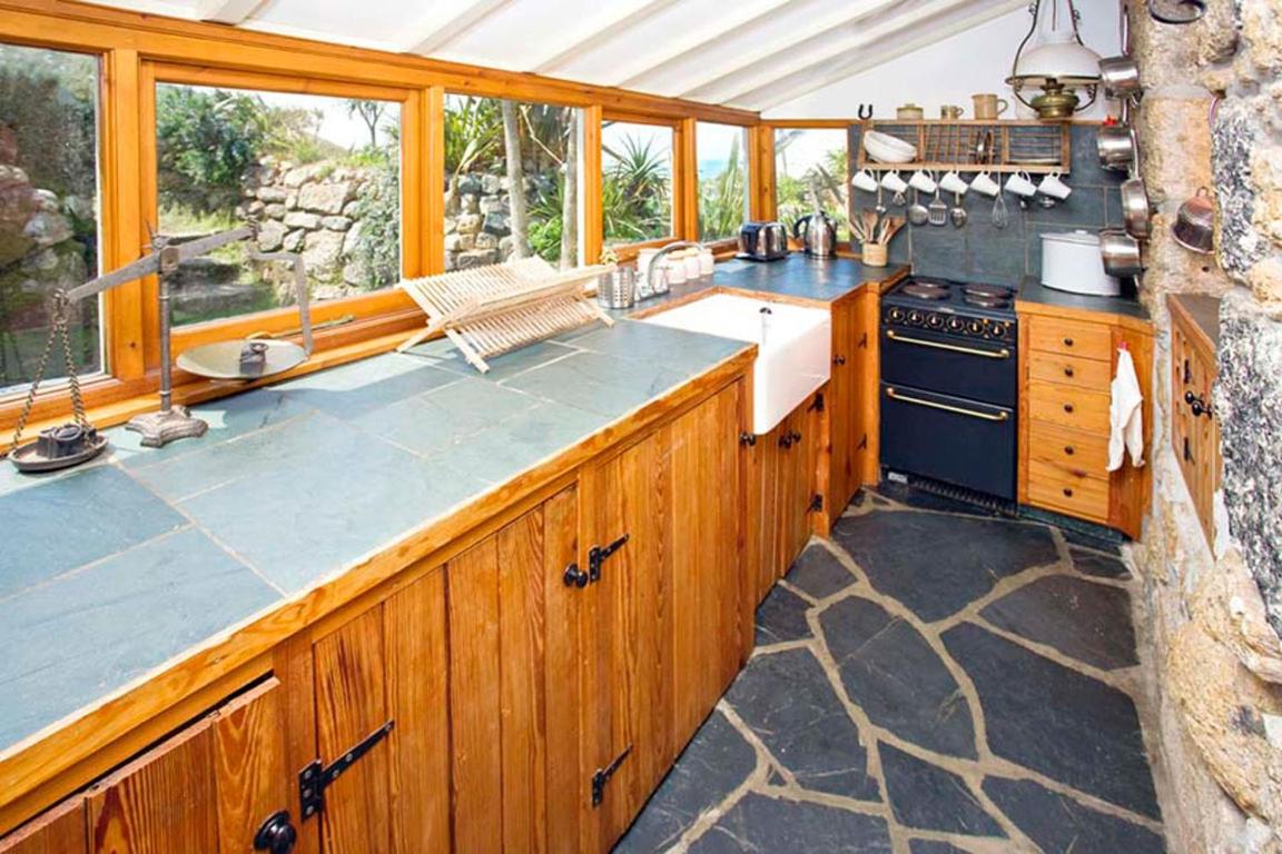 Penrose, Cornish Cottage With Sea Views, Garden & Patio By the Beach view 5