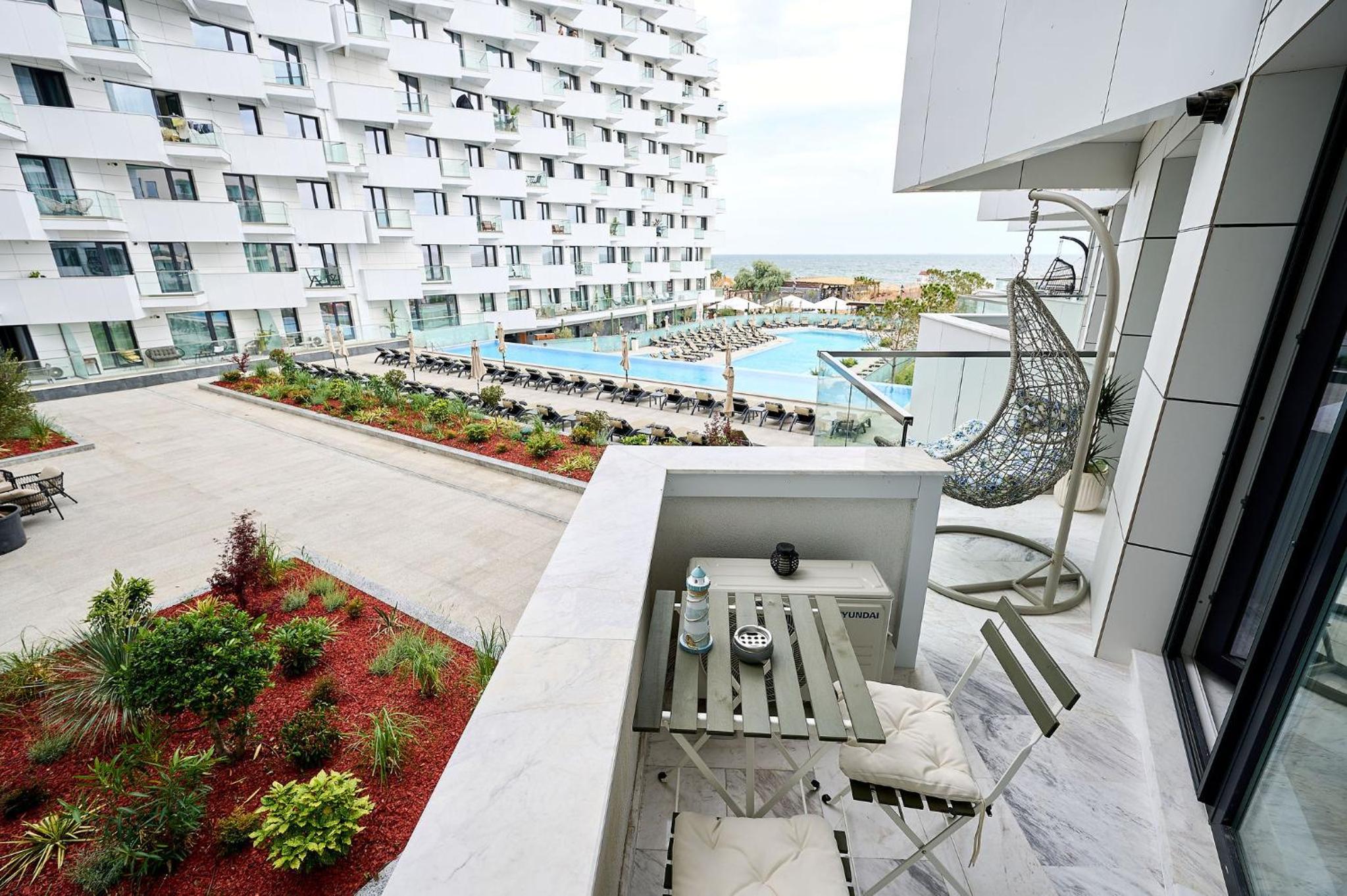 Infinity Summer Crib Beach Resort - parking view 4