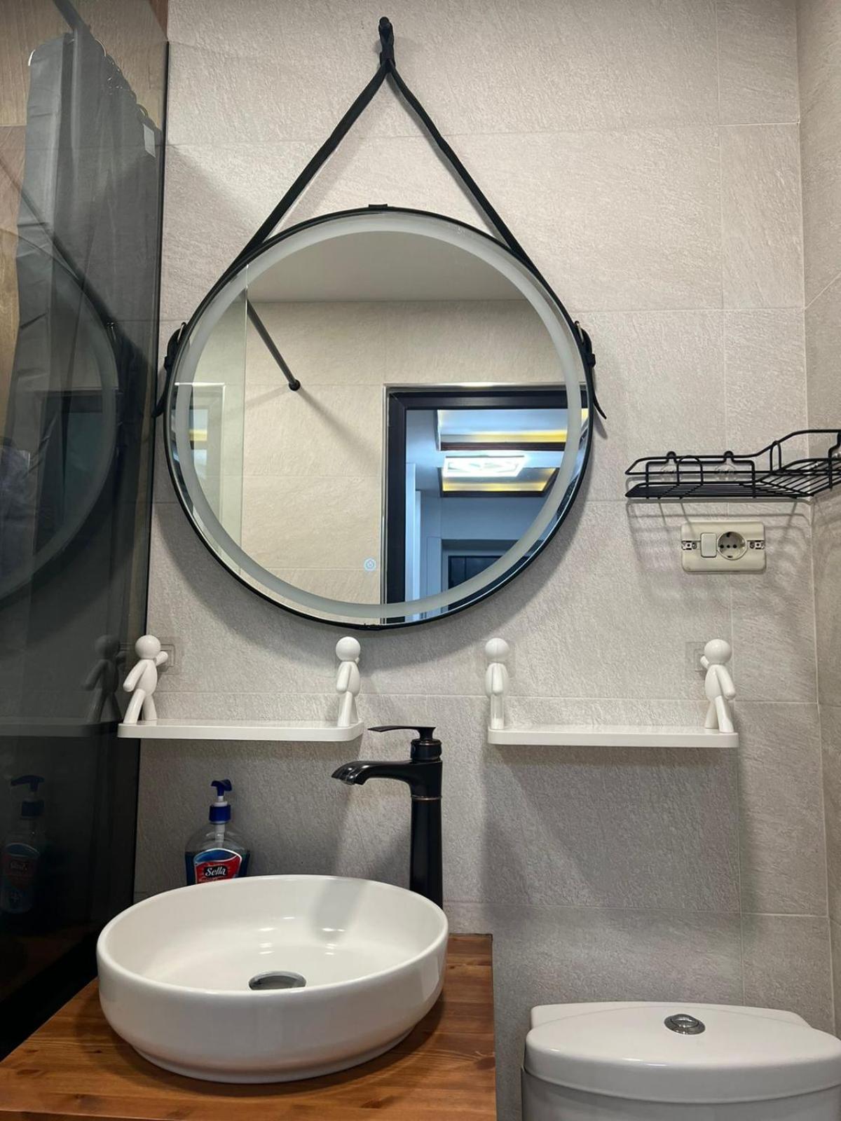 City Center Cozy 3Bedroom Apartment with Unique Design and Hot Tub , 2Bathroom, Middle of Center, By Republic Square