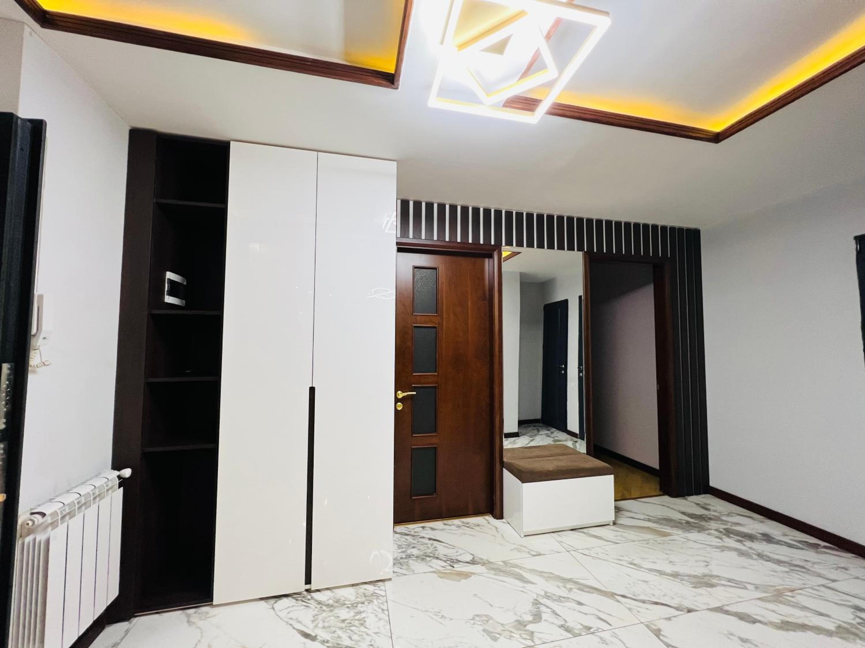 City Center Cozy 3Bedroom Apartment with Unique Design and Hot Tub , 2Bathroom, Middle of Center, By Republic Square