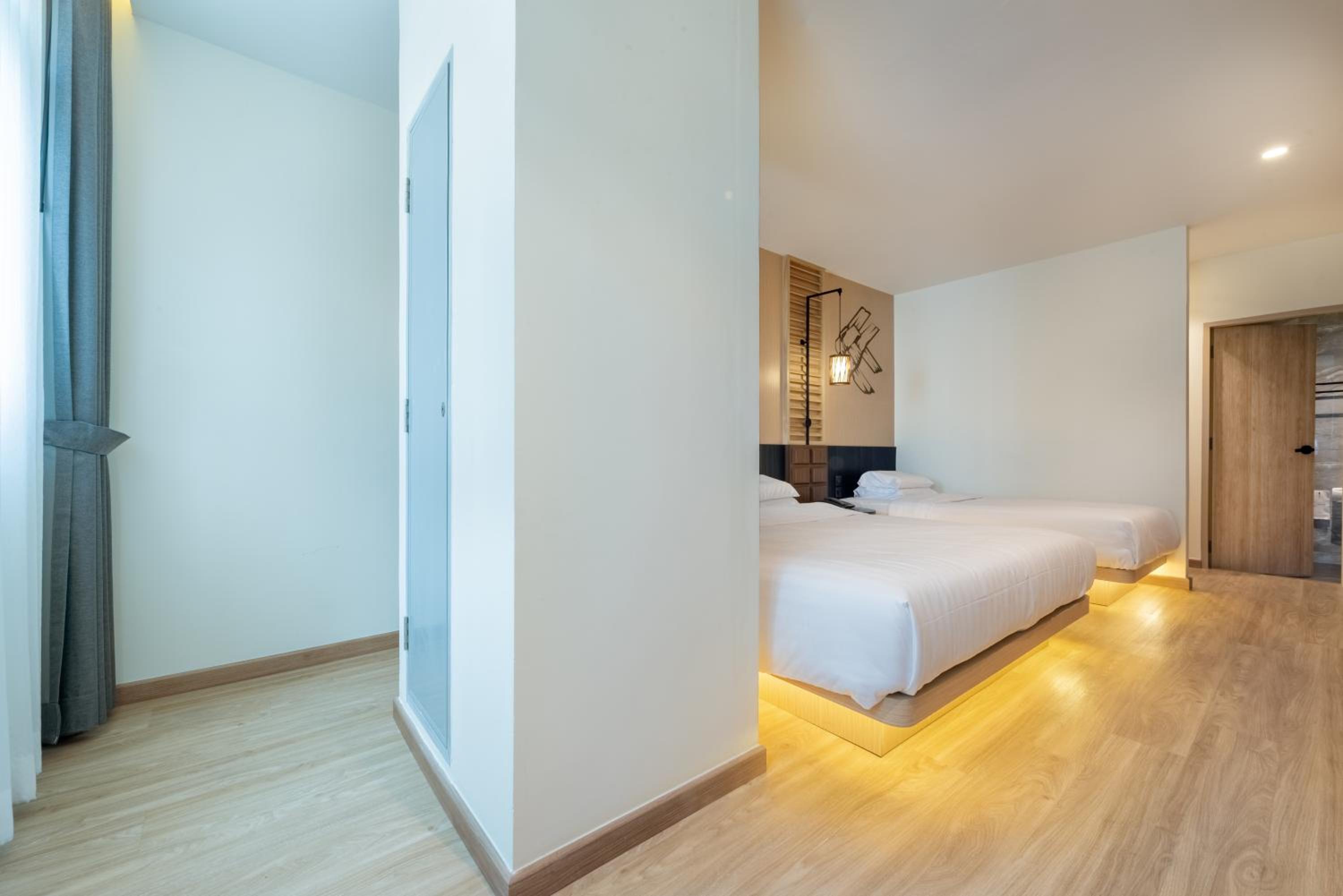 Phra Nakhon Poshtel