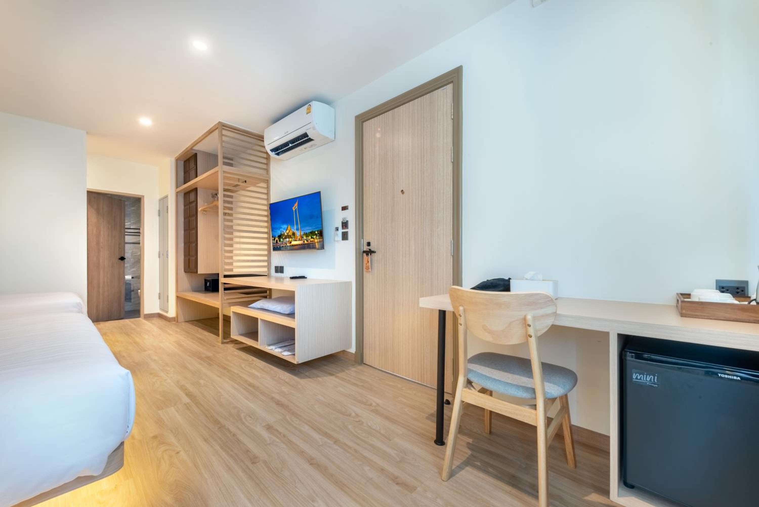 Phra Nakhon Poshtel
