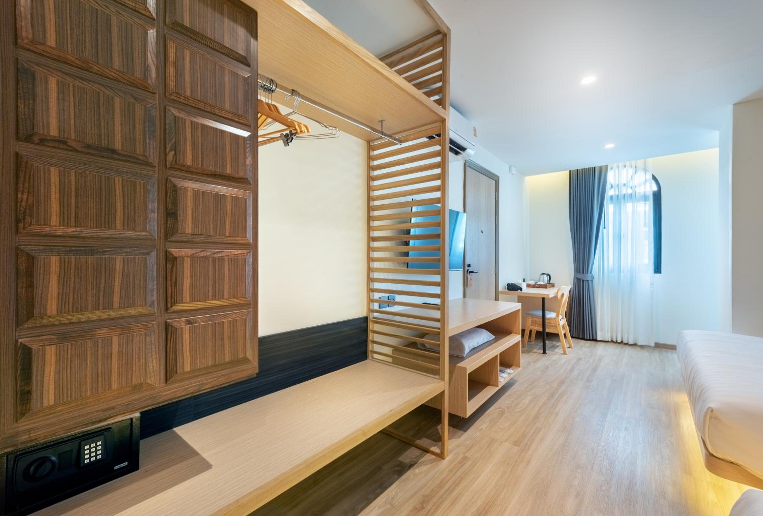 Phra Nakhon Poshtel