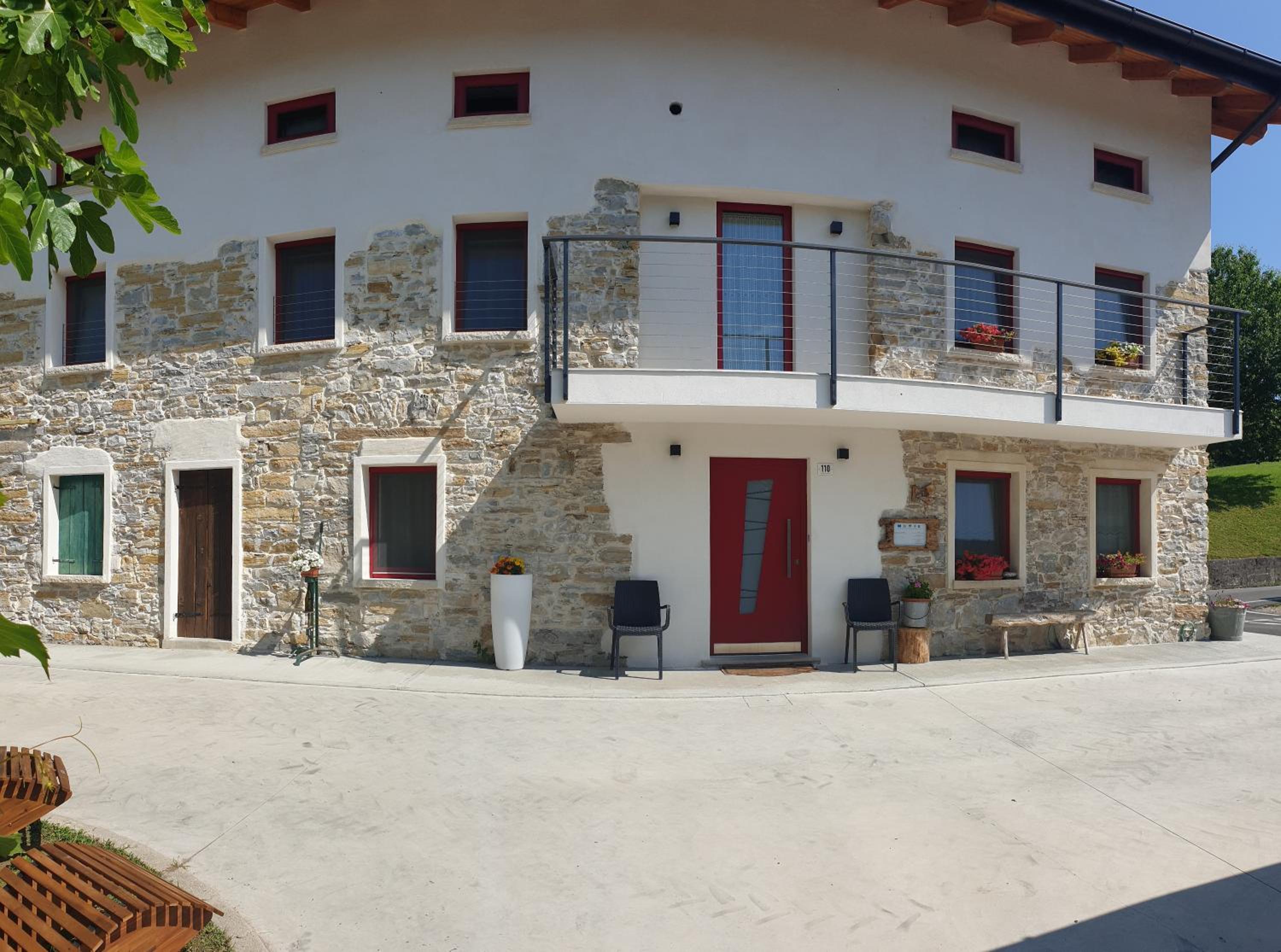 Casa21 - Private Holiday Home for Groups up to 12 with Jacuzzi