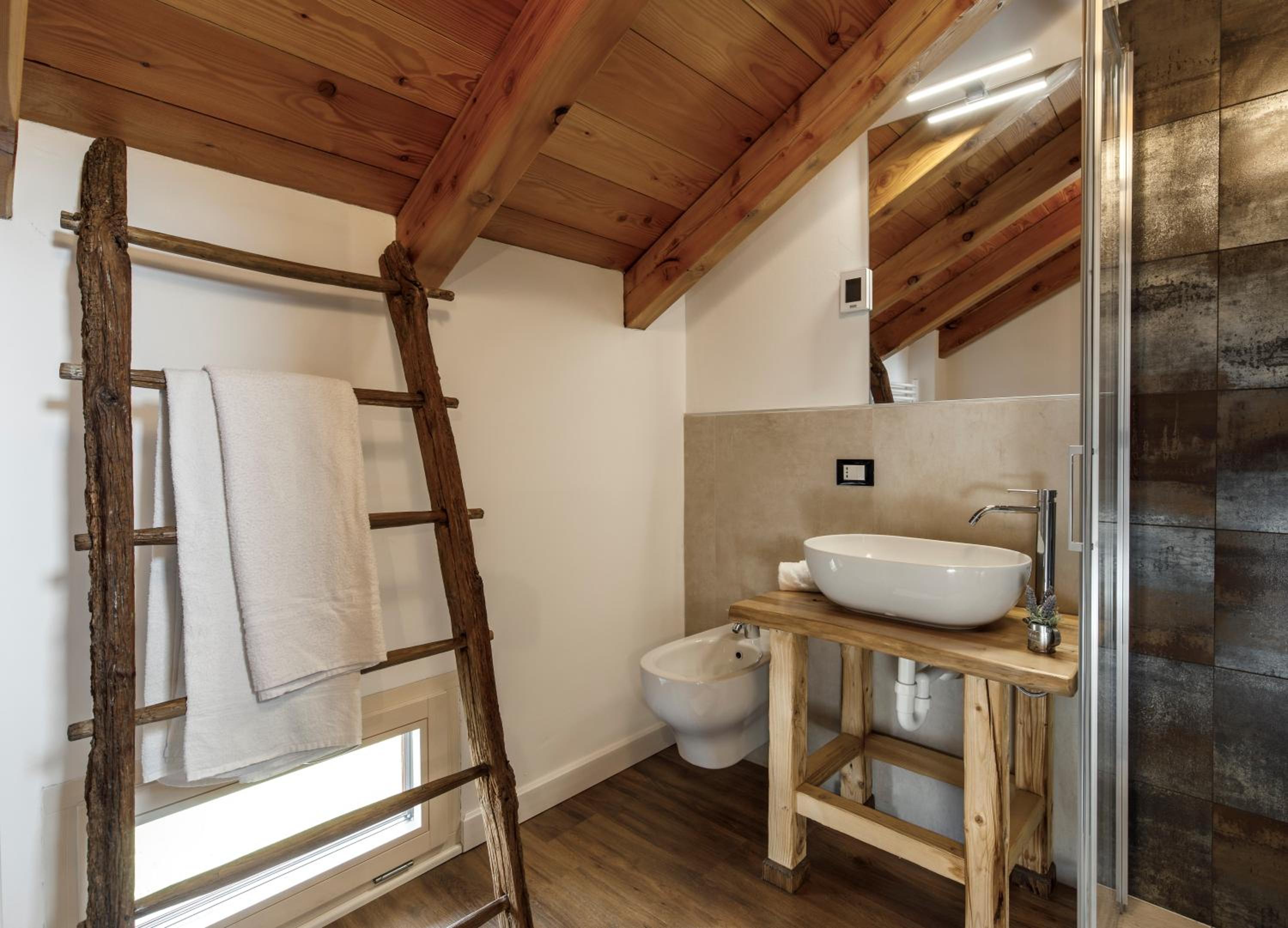 Casa21 - Private Holiday Home for Groups up to 12 with Jacuzzi