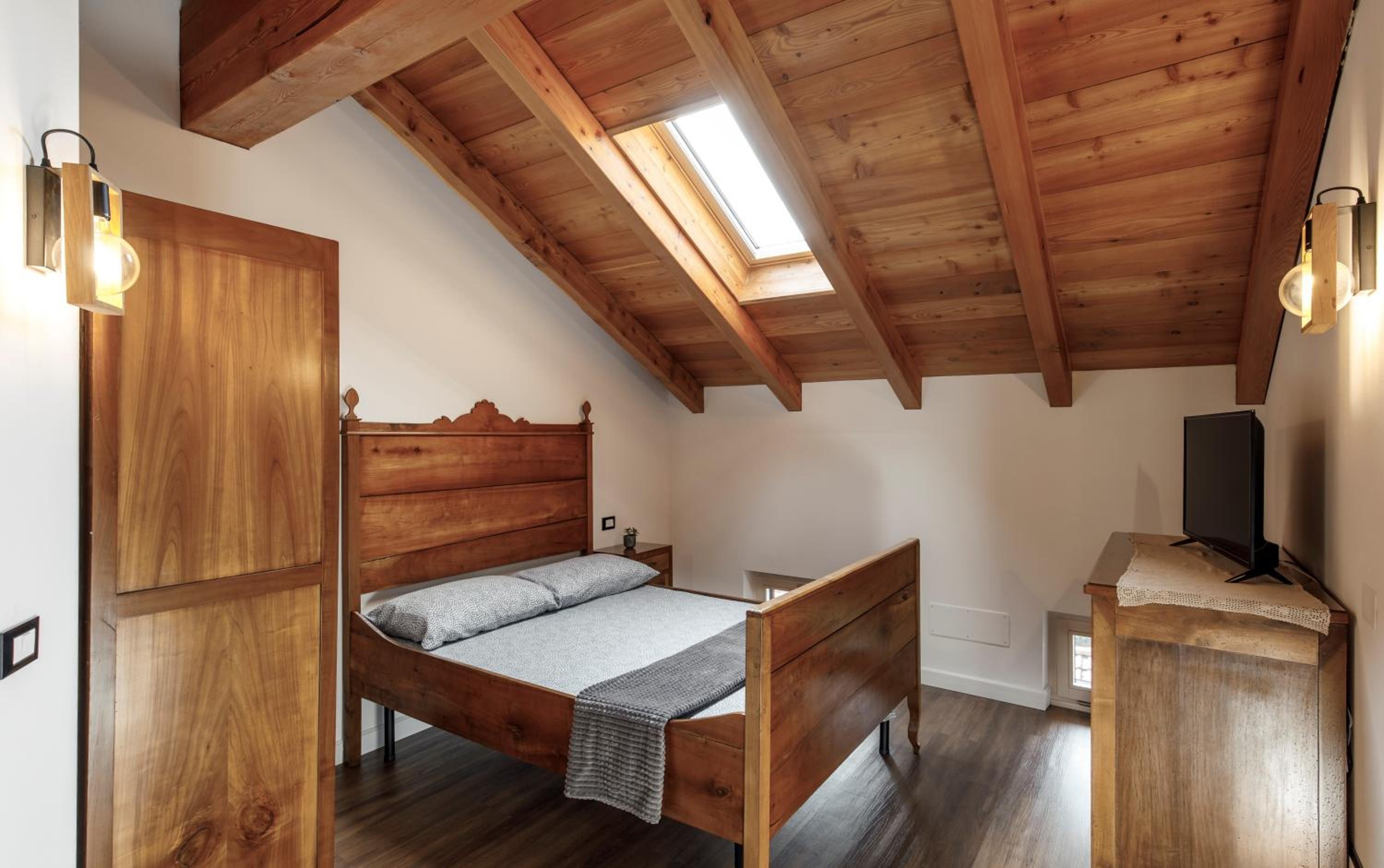 Casa21 - Private Holiday Home for Groups up to 12 with Jacuzzi