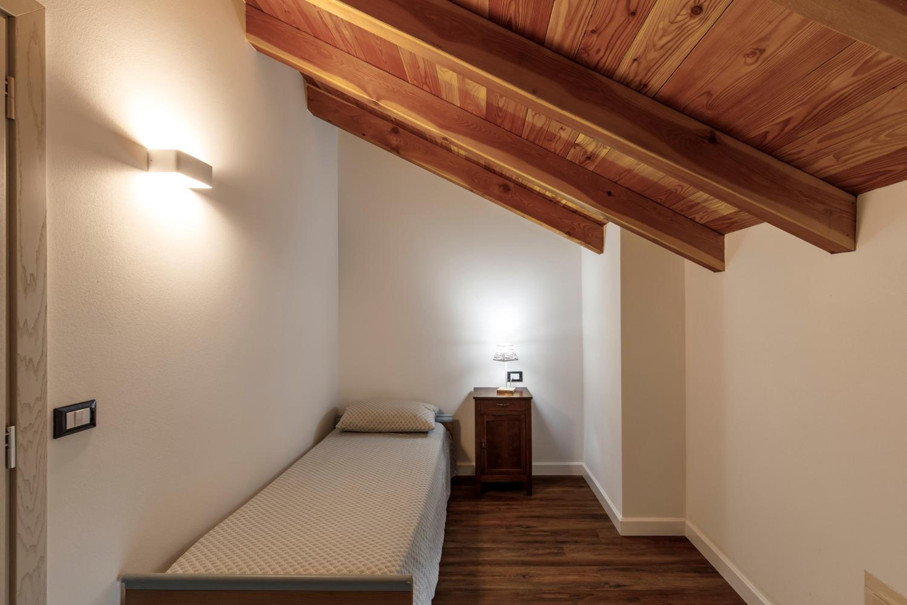 Casa21 - Private Holiday Home for Groups up to 12 with Jacuzzi