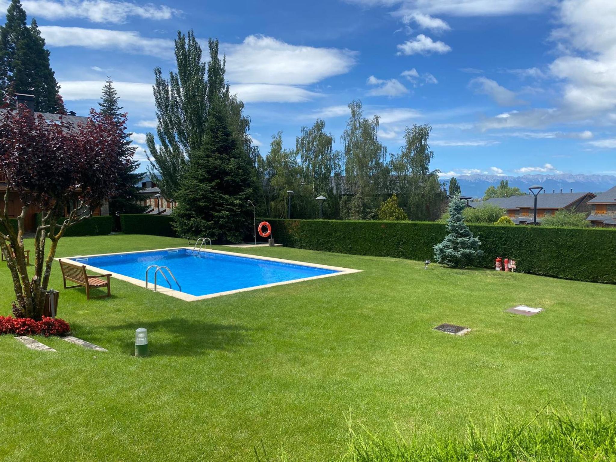 Casa adosada con piscina en Llivia