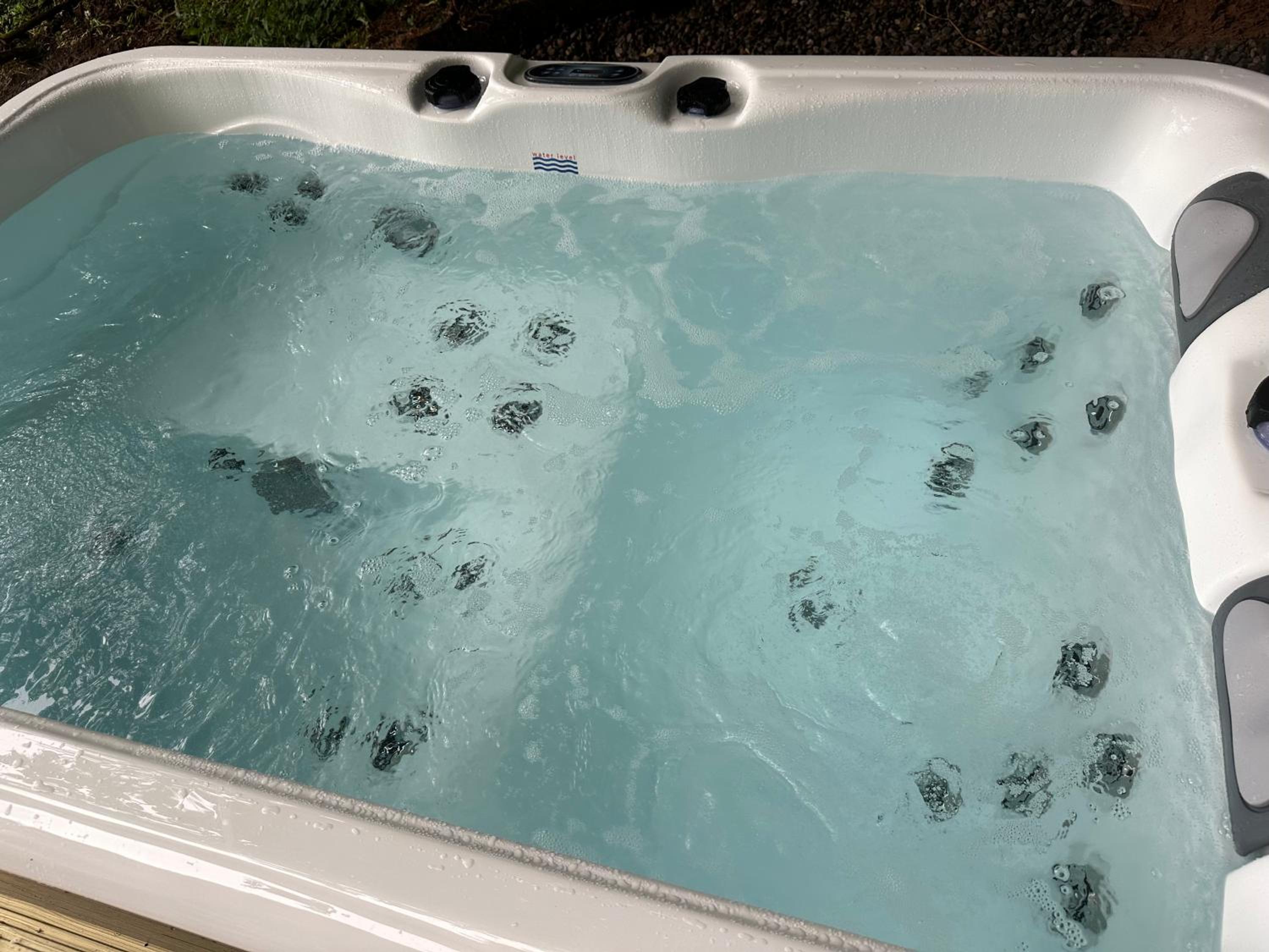 Unique Orchard Lodge for couples with hot tub