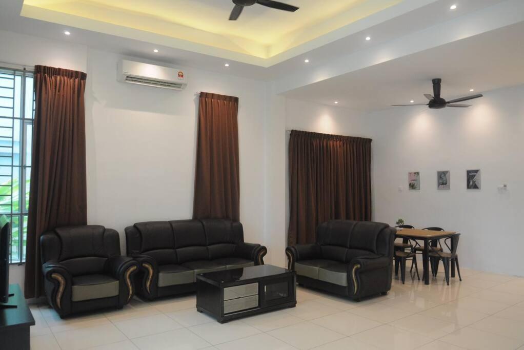ComfortZone~2, Spacious Semi-Detached House photo 5