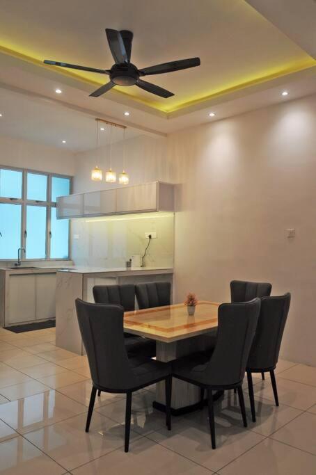 ComfortZone~2, Spacious Semi-Detached House photo 8