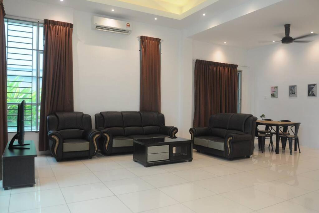 ComfortZone~2, Spacious Semi-Detached House photo 6