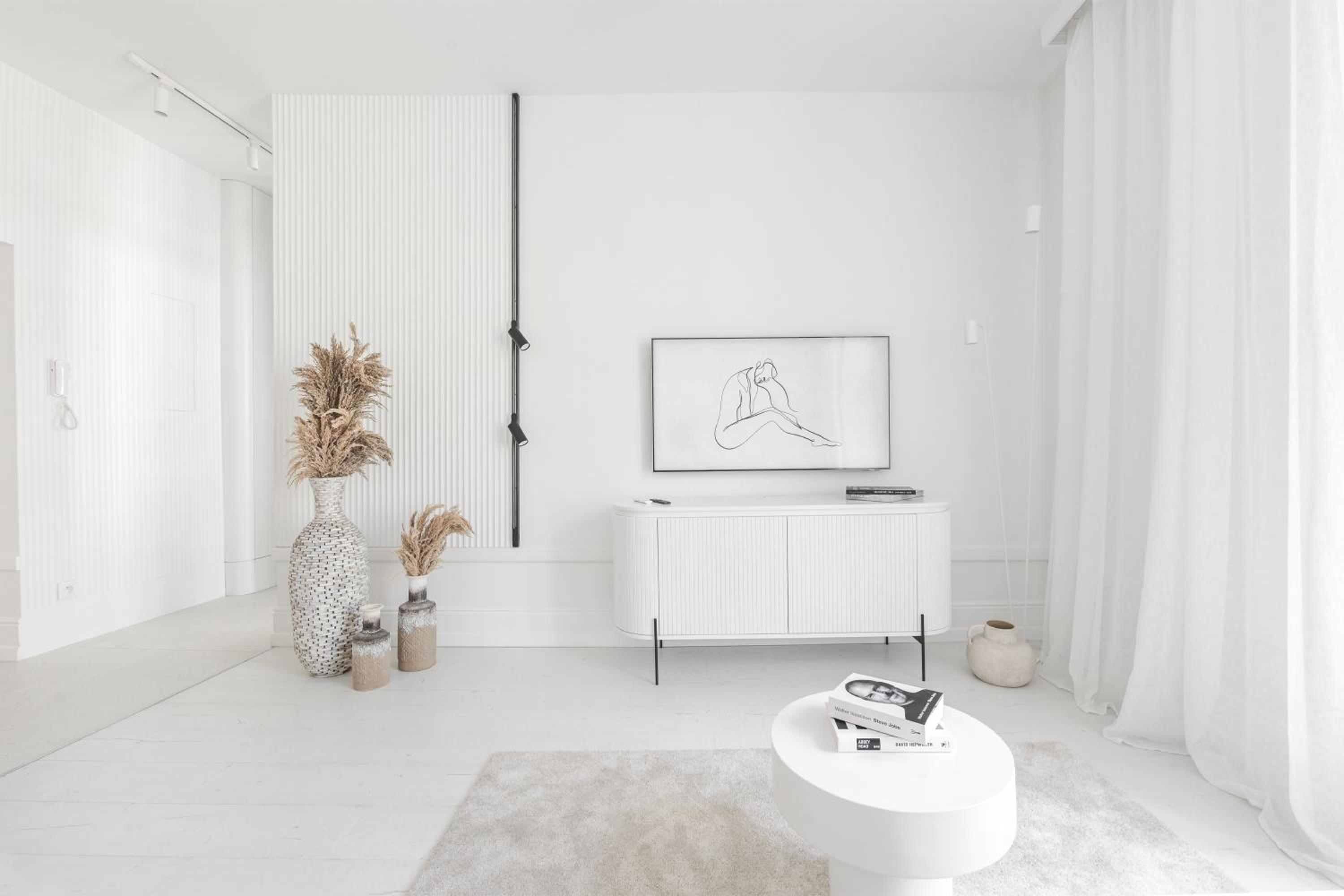 Old Town Pure White by Downtown Apartments