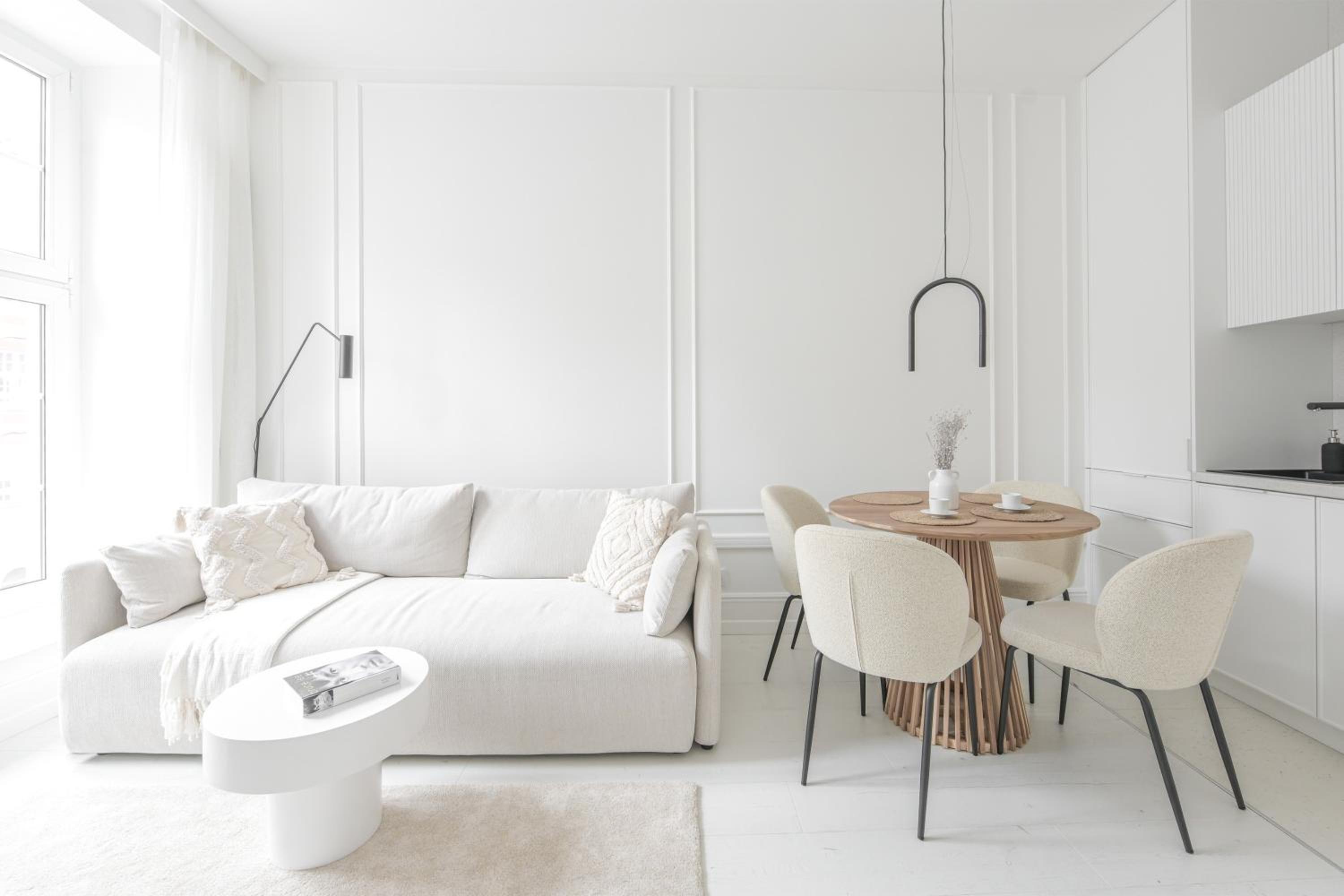 Old Town Pure White by Downtown Apartments